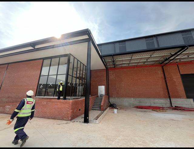 2,500M² WAREHOUSE TO LET IN GOSFORTH PARK